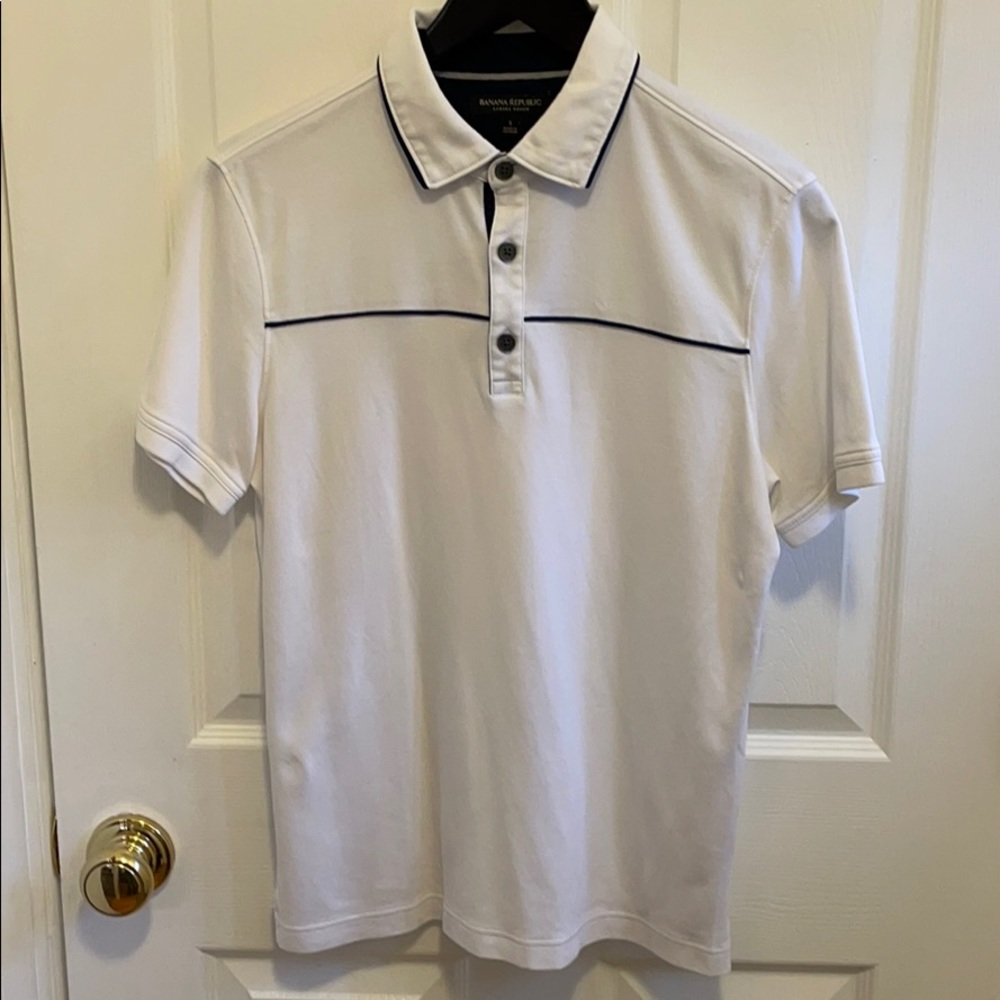 Banana Republic men’s polo. White & blue. Small.